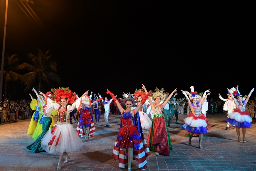 Lễ hội Carnaval đường phố DIFF 2019 - Bữa tiệc của những sắc màu và vũ điệu