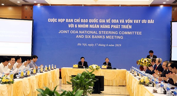 Phó Thủ tướng Phạm Bình Minh chủ trì cuộc họp. Ảnh: VGP/Hải Minh