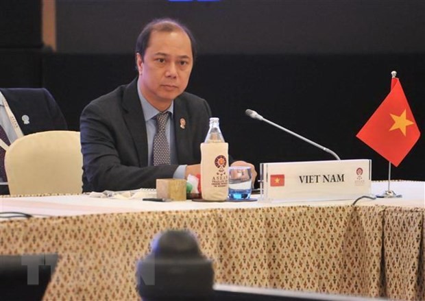 Thứ trưởng Ngoại giao Nguyễn Quốc Dũng dẫn đầu đoàn Việt Nam tham dự các hội nghị. (Ảnh: Ngọc Quang/TTXVN)