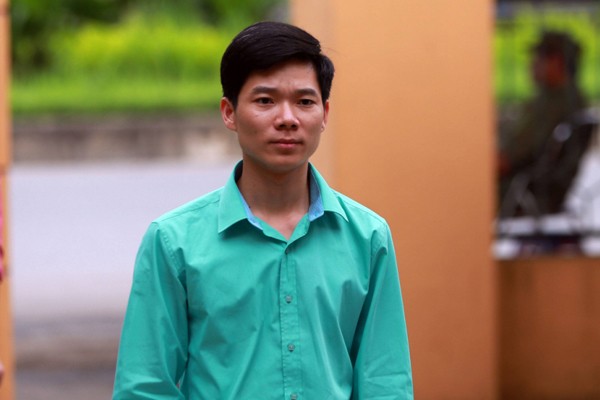 BS Hoàng Công Lương bị tuyên án 30 tháng tù giam về tội vô ý làm chết người trong vụ tai biến chạy thận tại Hoà Bình khiến 8 người tử vong