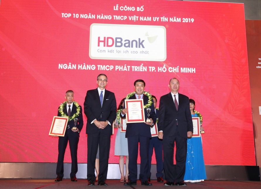 HDBank lọt top 6 ngân hàng thương mại cổ phần tư nhân uy tín nhất năm 2019