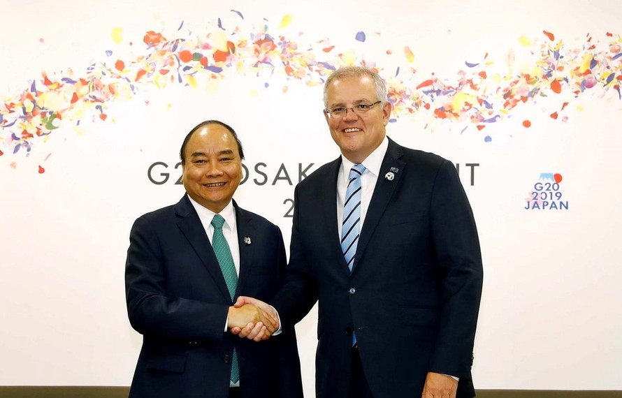 Thủ tướng Nguyễn Xuân Phúc gặp Thủ tướng Australia Scott Morrison ở G20, tổ chức tại thành phố Osaka của Nhật Bản. (Ảnh: TTXVN)