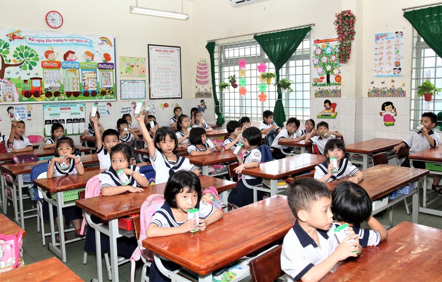 Hơn 300.000 trẻ em ở TP. Hồ Chí Minh chính thức thụ hưởng chương trình sữa học đường
