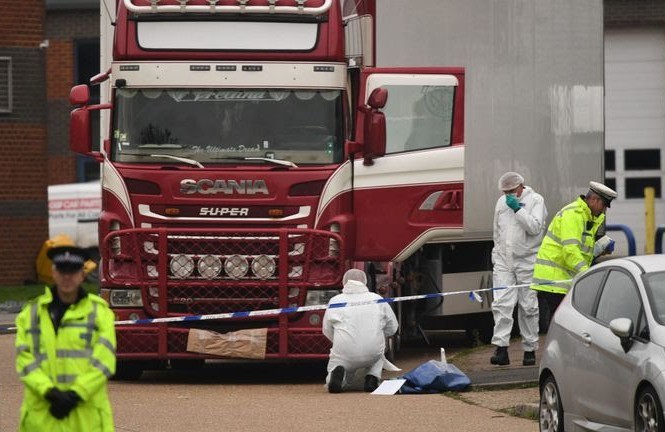 39 thi thể được phát hiện trong xe tải đông lạnh ở hạt Essex của Anh hôm 23/10. - Ảnh: Sky News.