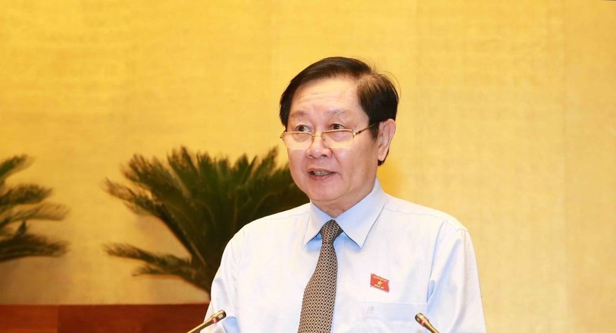 Bộ trưởng Bộ Nội vụ Lê Vĩnh Tân trả lời chất vấn.
