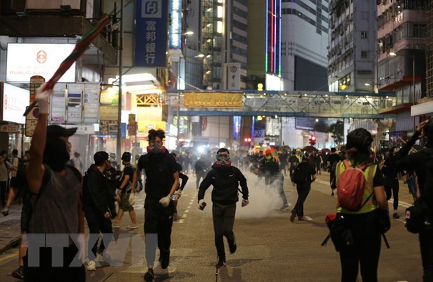Người biểu tình quá khích tại Hong Kong ngày 2/11/2019. (Nguồn: THX/TTXVN)