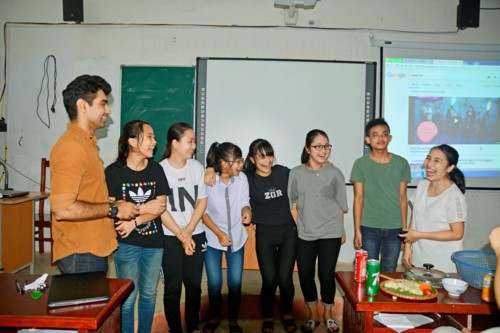 Những lớp học xuyên biên giới của cô Trần Thị Thúy