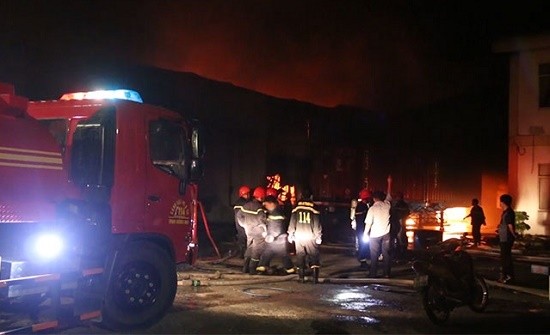 Cháy lớn tại khu công nghiệp gây thiệt hại hàng tỷ đồng. - Ảnh: Báo Nhân Dân
