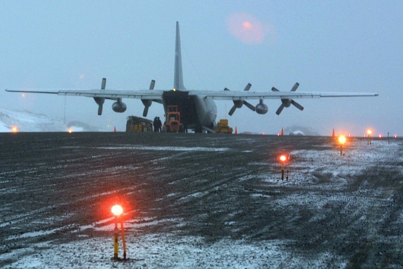Máy bay C-130 Hercules tại căn cứ không quân Tổng thống Eduardo Frei Montalva năm 2004. - Ảnh: TNYT
