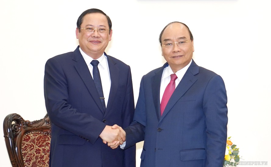 Thủ tướng Nguyễn Xuân Phúc tiếp Phó Thủ tướng, Bộ trưởng Bộ KH&ĐT Lào Sonsay Siphandone. - Ảnh: VGP/Quang Hiếu