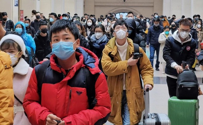 Nhà ga Hankou tại Vũ Hán hôm 22/1, một ngày trước lệnh cấm phương tiện công cộng tại thành phố vì bệnh viêm phổi do virus corona. Ảnh: AP.
