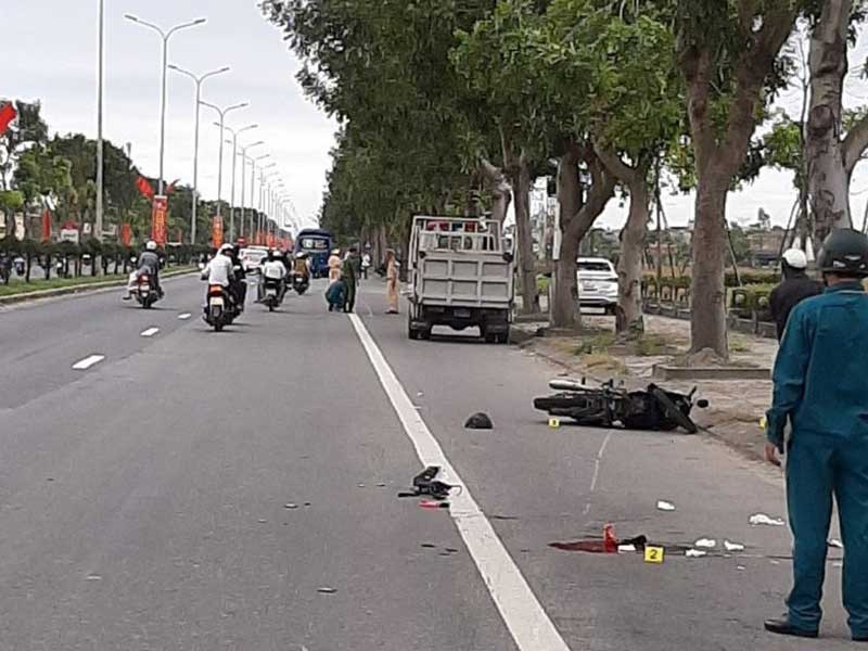 Hiện trường vụ tai nạn giao thông khiến một bé trai học lớp 6 tử vong ở Đà Nẵng vào mùng 3 tết. - Ảnh: Hải Hiếu