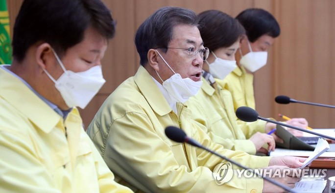 Tổng thống Moon Jae In trong cuộc họp tại Tòa thị chính Daegu. - Ảnh: Yonhap