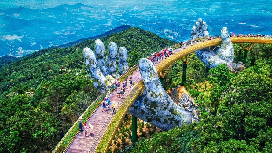Hình ảnh cây cầu Vàng ở Đà Nẵng.