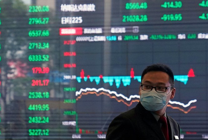 Các chỉ số của nền kinh tế Trung Quốc suy giảm vì dịch bệnh. - Ảnh: Guardian