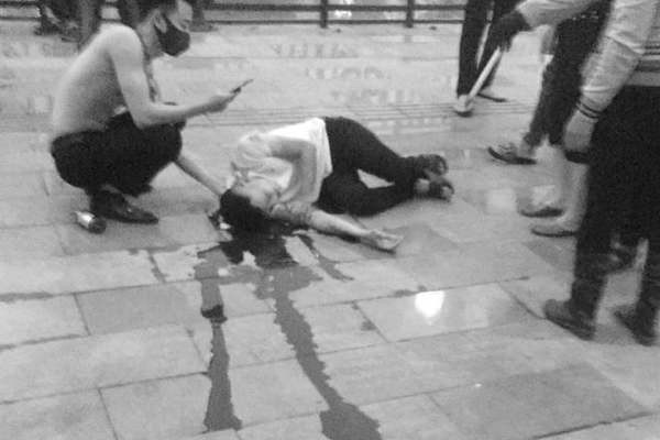Nạn nhân nằm gục trên vũng máu ở phố đi bộ Tam Bạc