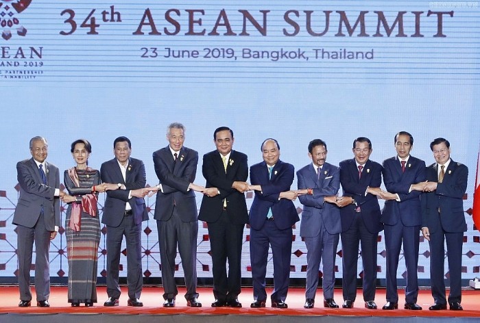 Thủ tướng Nguyễn Xuân Phúc cùng các nhà lãnh đạo ASEAN tại Phiên khai mạc Hội nghị Cấp cao ASEAN 34, tháng 6/2019 tại Thái Lan.