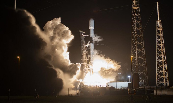SpaceX phóng thêm 60 vệ tinh Internet