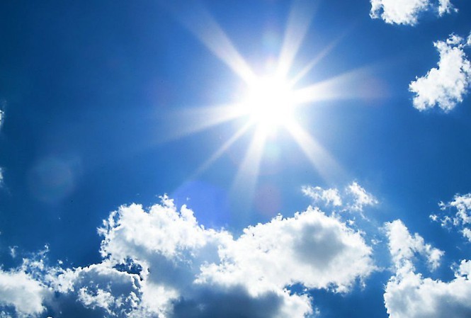  Nắng gắt giữa trưa hè có thể tiêu diệt virus corona trên bề mặt.