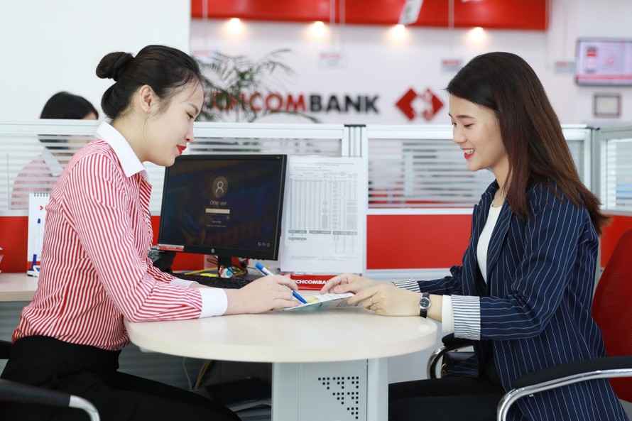Nhân viên ngân hàng nào làm việc hiệu quả nhất?
