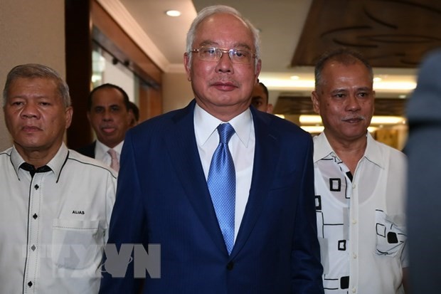 Cựu Thủ tướng Malaysia Najib Razak (giữa) tới phiên tòa ở Kuala Lumpur ngày 28/8 vừa qua. (Ảnh: AFP/TTXVN)
