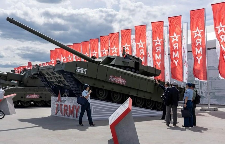 Các vũ khí tiên tiến của quân đội Nga, trong đó có xe tăng T-14 Armata luôn là tâm điểm quan tâm của các chuyên gia quân sự quốc tế. (Ảnh: Hồng Quân/Vietnam+)
