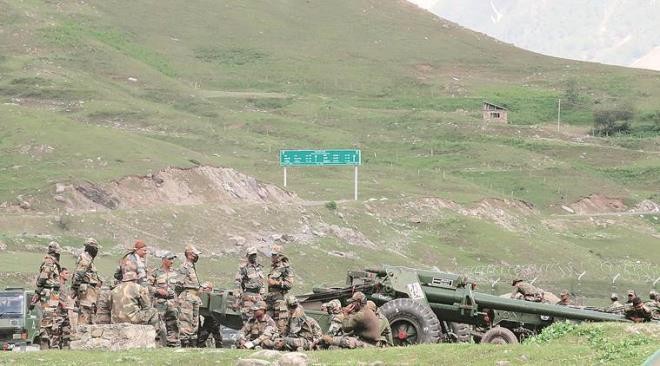 Các chỉ huy cấp cao của quân đội Ấn Độ và Trung Quốc đang tổ chức các cuộc đàm phán mới nhằm chấm dứt đối đầu quân sự. - Ảnh: Reuters