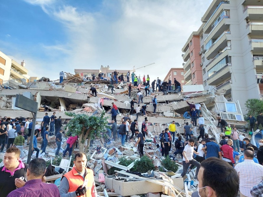 Khung cảnh đổ nát sau trận động đất 7 độ rung chuyển Thổ Nhĩ Kỳ