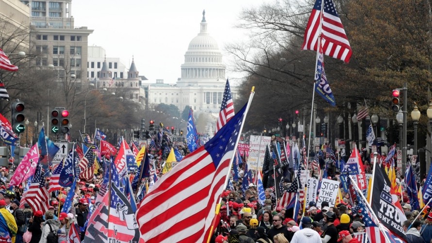 Hàng nghìn người đã tuần hành từ điện Capitol về phía công viên quốc gia National Mall. - Ảnh: AP