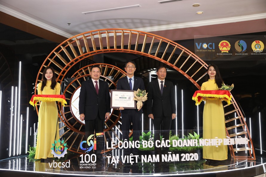 Ngân hàng Shinhan lọt Top 100 Doanh nghiệp bền vững tại Việt Nam năm 2020