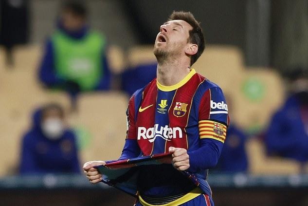 Messi và Barca để thua Bilbao 2-3 sau 120 phút trận chung kết. - Ảnh: Reuters.