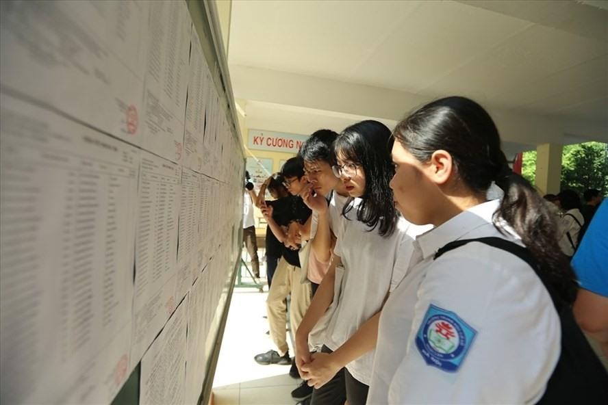 Thí sinh tham dự kỳ thi vào lớp 10 THPT ở Hà Nội năm 2020.