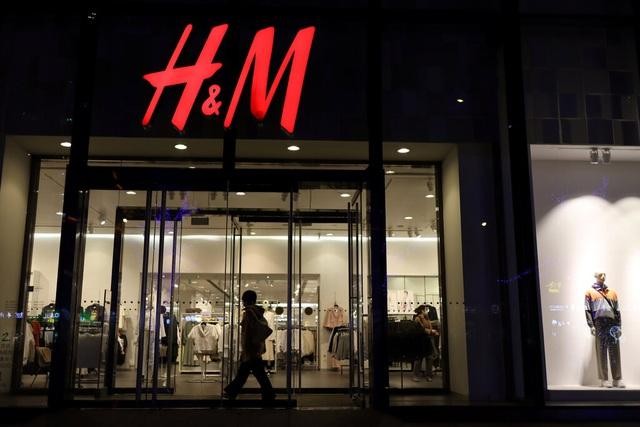 H&M đang phải đối mặt với làn sóng tẩy chay từ người tiêu dùng Trung Quốc (Ảnh: Reuters).