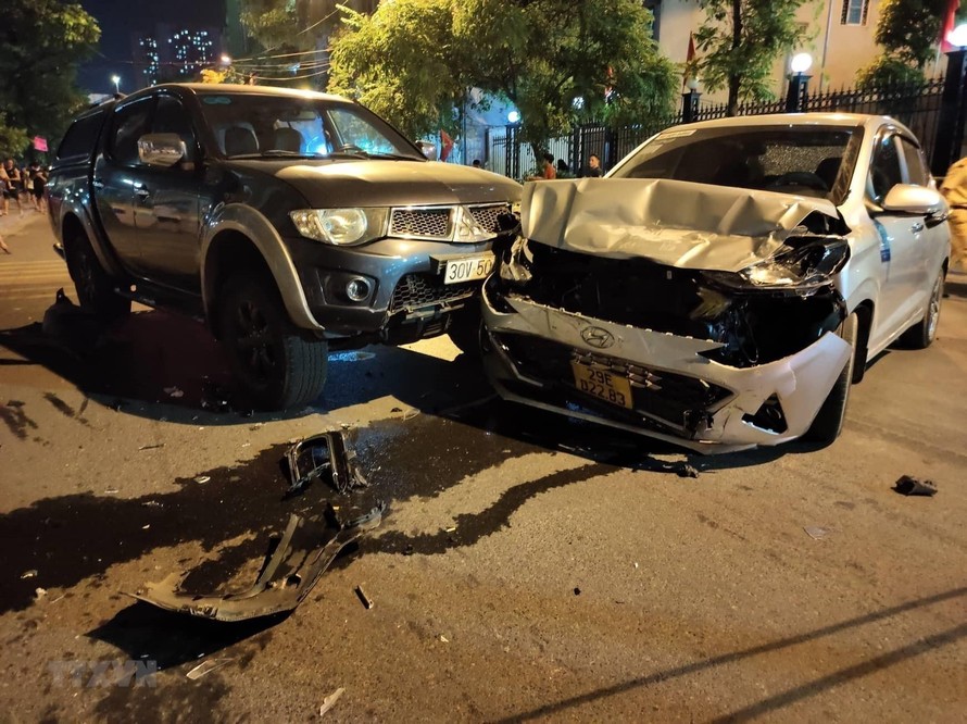 Điều tra nguyên nhân vụ tai nạn giao thông liên hoàn đặc biệt nghiêm trọng tại Hà Nội