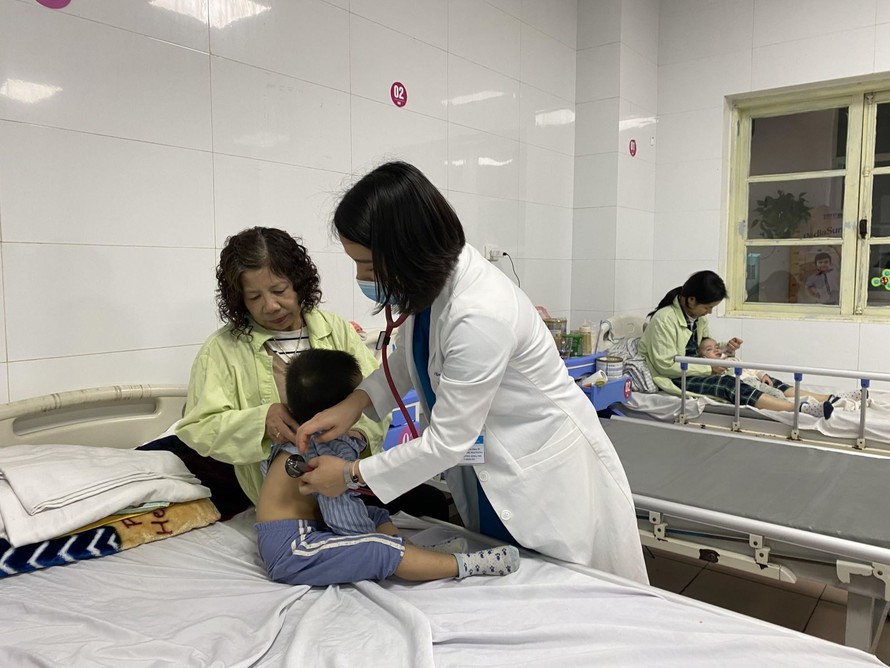 Trẻ nhập viện điều trị tại Bệnh viện Thanh Nhàn.