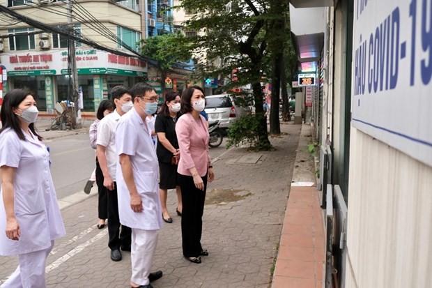 Phó Chủ tịch UBND thành phố Hà Nội Vũ Thu Hà kiểm tra công tác phòng, chống dịch bệnh.