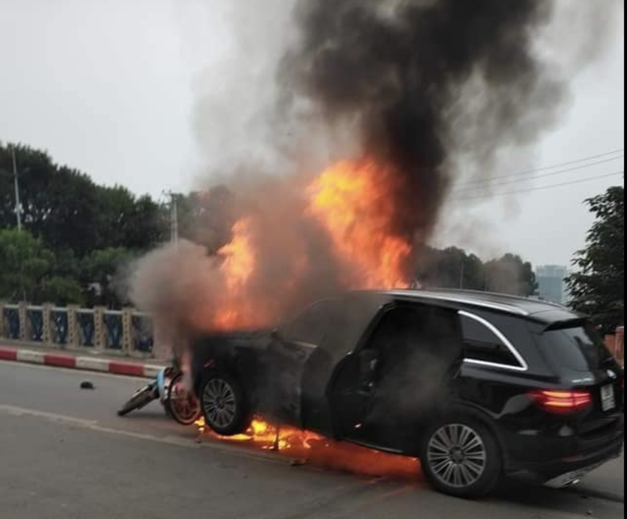 Chức năng phanh tự động trên Mercedes GLC 250 không hoạt động trên chiếc xe gây tai nạn tại Hà Nội? 