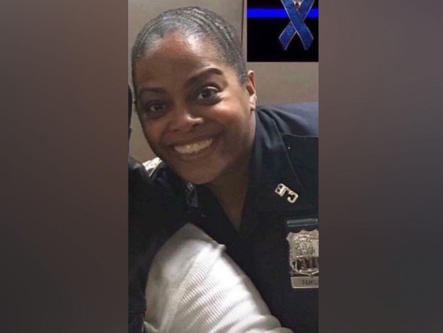 Nữ cảnh sát New York bị bắn chết trong xe tuần tra