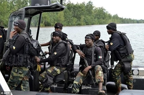 Chìm tàu quân đội ở Cameroon, hơn 30 binh sĩ mất tích 