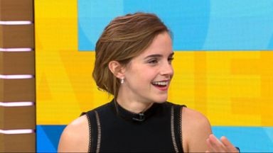 Emma Watson nhờ người hâm mộ tìm giúp trang sức bị mất