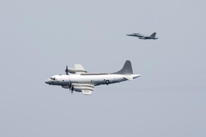 Máy bay phản lực của Trung Quốc đánh chặn máy bay do thám ở Mỹ