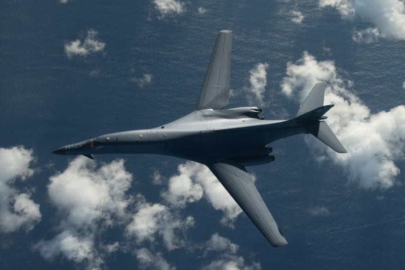 Máy bay ném bom Mỹ xuất hiện trên bầu trời Triều Tiên