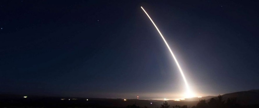 “Dằn mặt” Triều Tiên, Mỹ cũng phóng tên lửa ICBM
