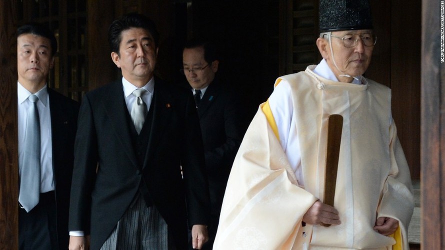 Sợ mất lòng đồng minh, Thủ tướng Nhật tránh tới đền Yasukuni 