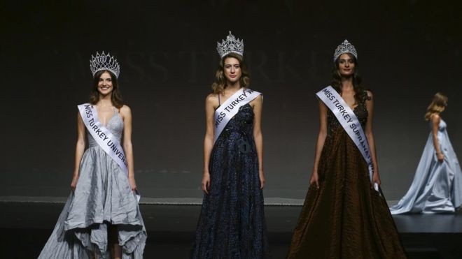 Hoa hậu Thổ Nhĩ Kỳ bị tước vương miện do có liên quan tới đảo chính