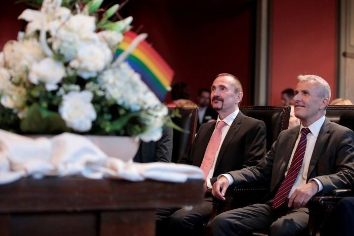 Cặp vợ chồng đồng tính đầu tiên kết hôn hợp pháp tại Đức