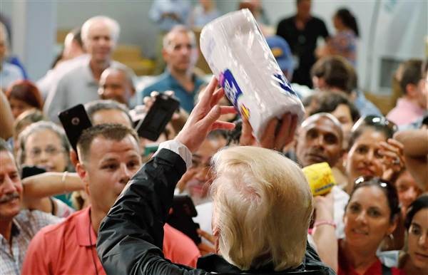 Quan chức Puerto Rico chỉ trích chuyến thăm của Tổng thống Trump