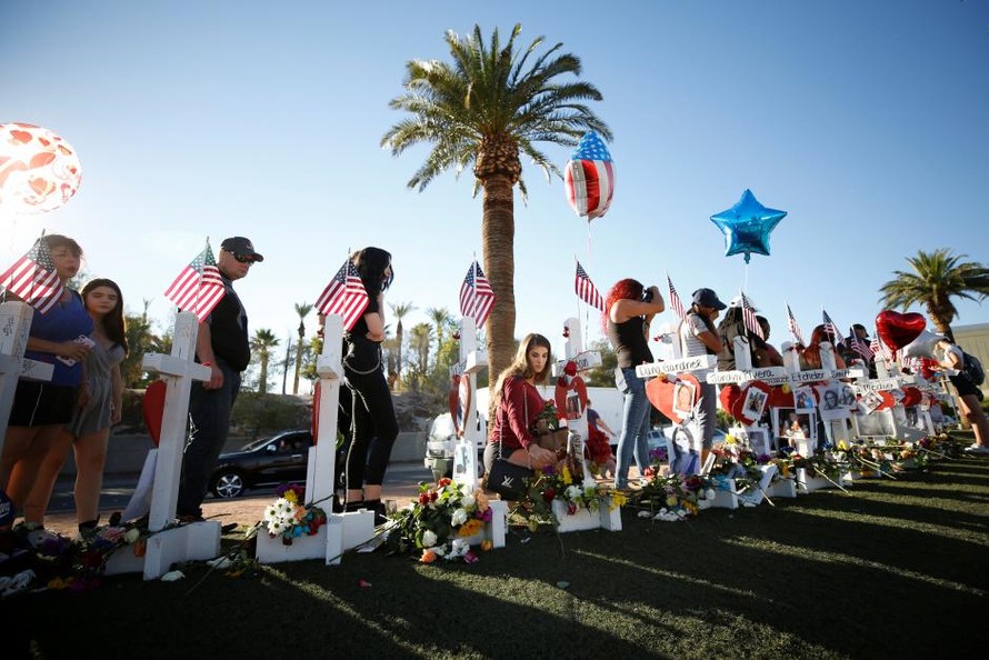 Truy tìm động cơ của vụ thảm sát Las Vegas: FBI nhờ công chúng giúp đỡ