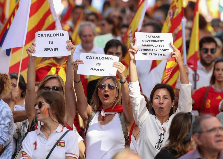 Barcelona: Hằng trăm ngàn người biểu tình phản đối Catalan độc lập
