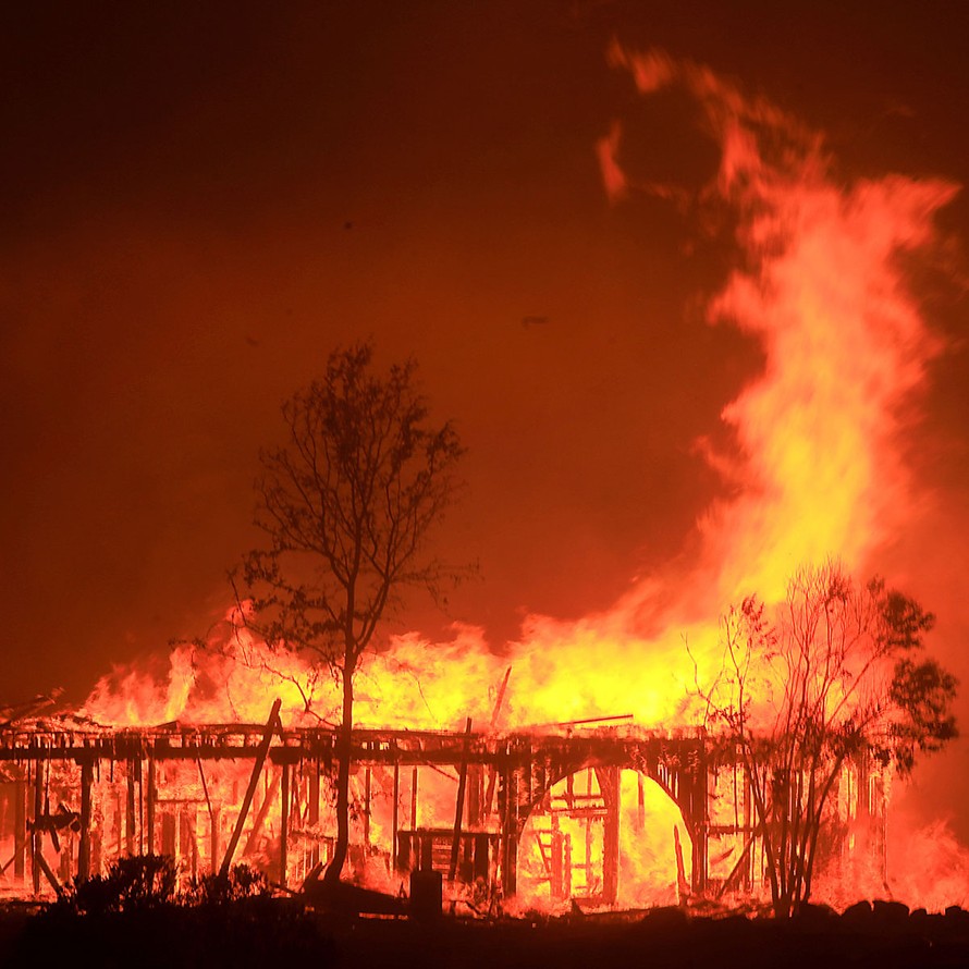 Toàn cảnh sự tàn phá nặng nề của vụ cháy rừng lịch sử tại Mỹ